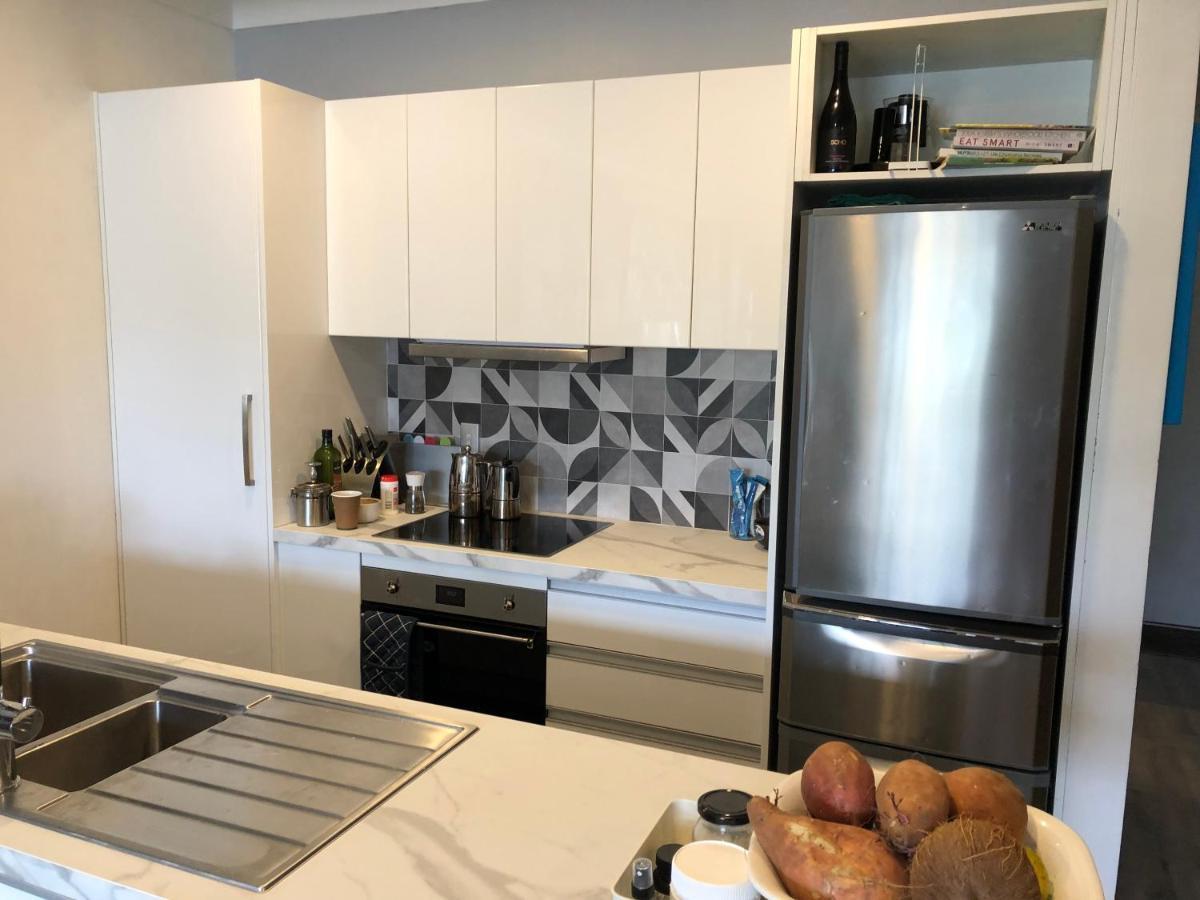 Cool Apartment, Central To Everything, Share With 2X Bulldogs Auckland Exterior photo